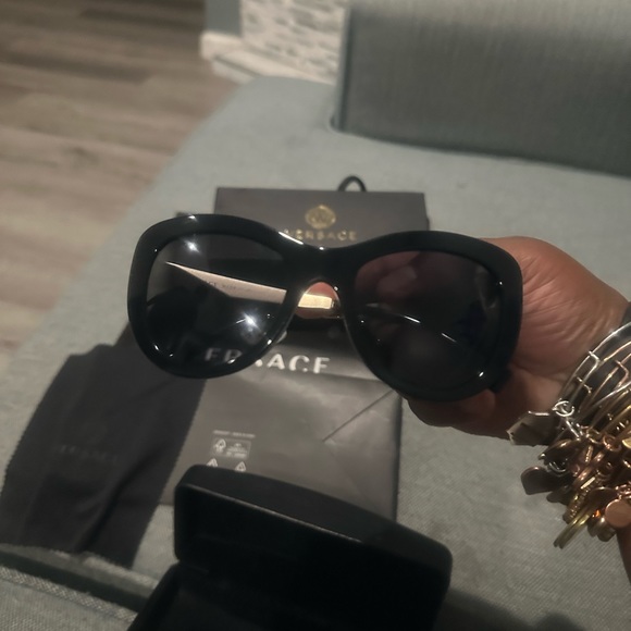 Only worn twice! No scratches! Practically brand new - Picture 2 of 4